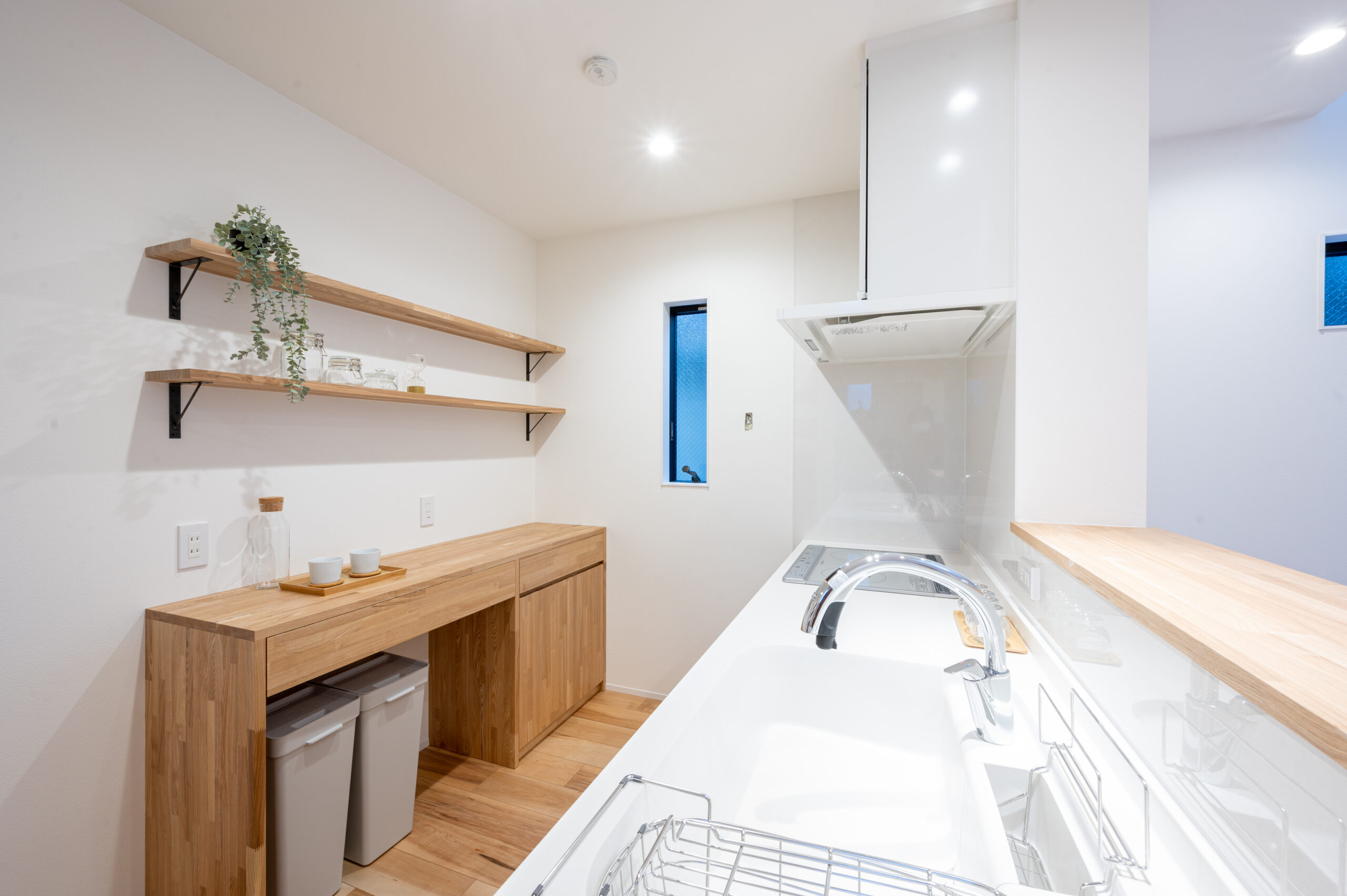 吹抜けと出窓がある3階建ての家　Ｙ様邸