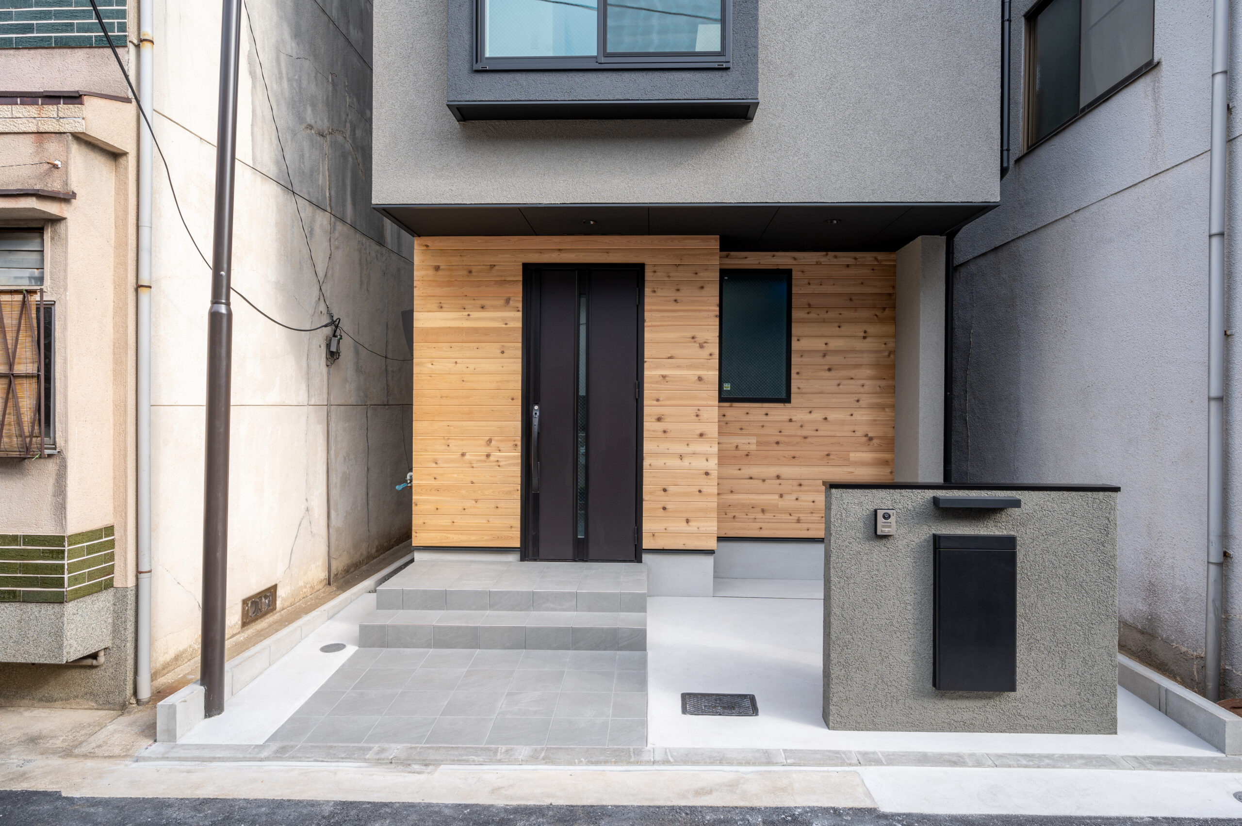 吹抜けと出窓がある3階建ての家　Ｙ様邸